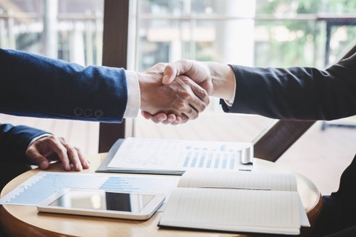 Dernières solutions de l'entreprise Comment nous servons nos clients dans le monde entier: de la demande à la livraison